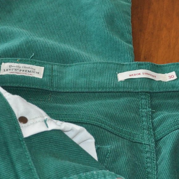 Levi's Green Wedgie High Rise Corduroy Button Fly White Tab Pants Cords W30 L26 - Picture 6 of 7